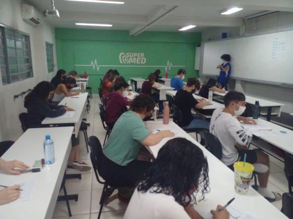 Reta final para o vestibular UFU 2022/2: revisão dos conteúdos e resolução de questões são o foco dos alunos do Gabarito